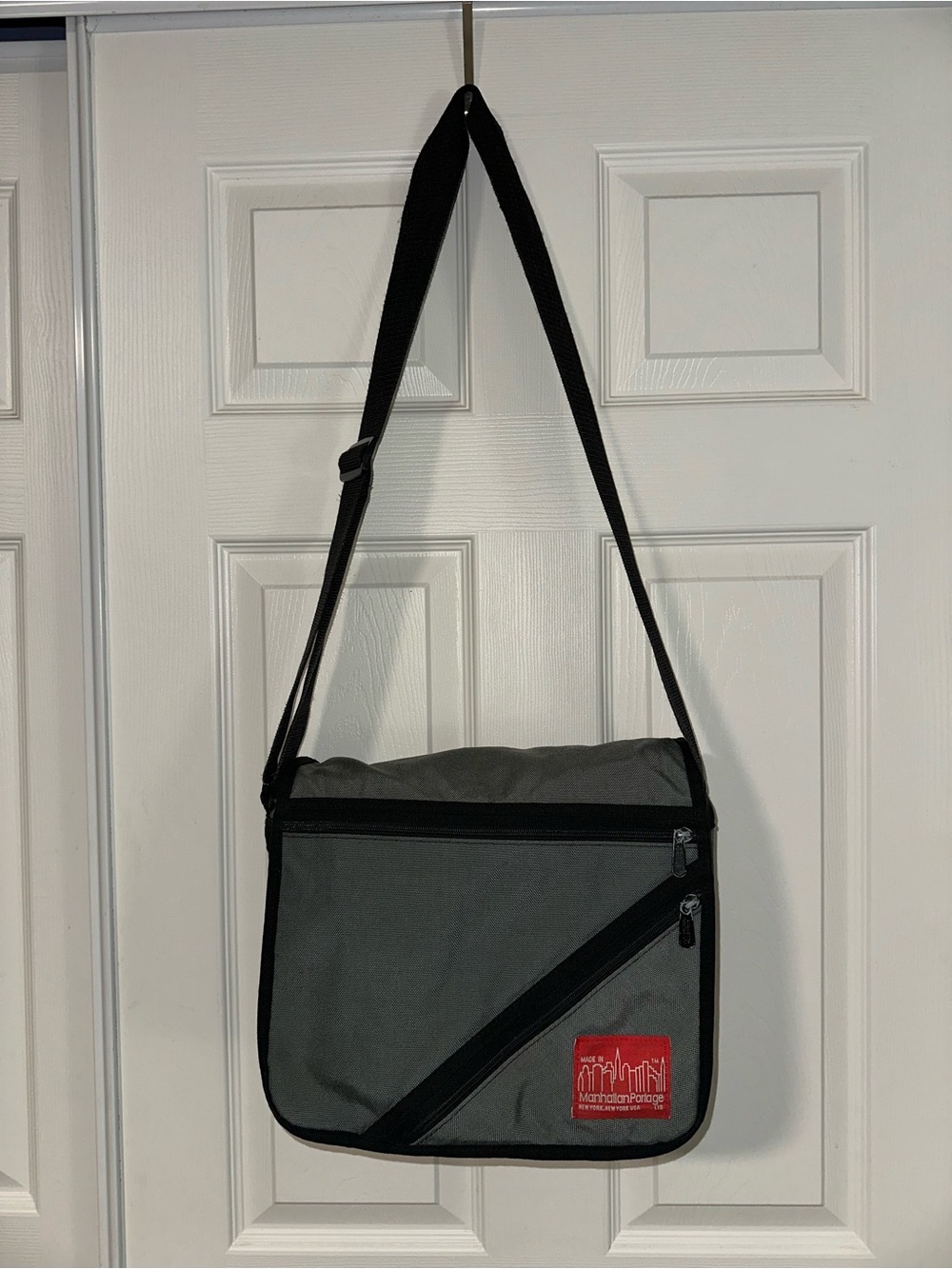 Manhattan Portage Europa Messenger Bag- Grey